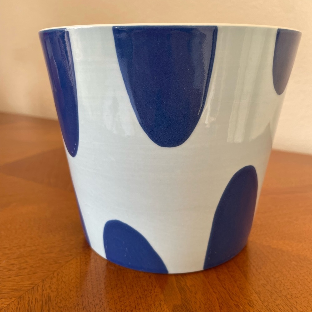 Planter - Picture 1 of 7